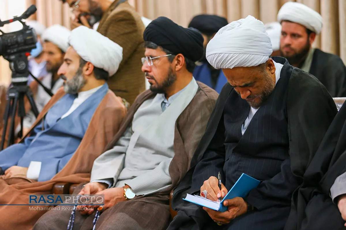 دیدار معاون فرهنگی اوقاف با آیت الله حسینی بوشهری&lrm;&lrm;