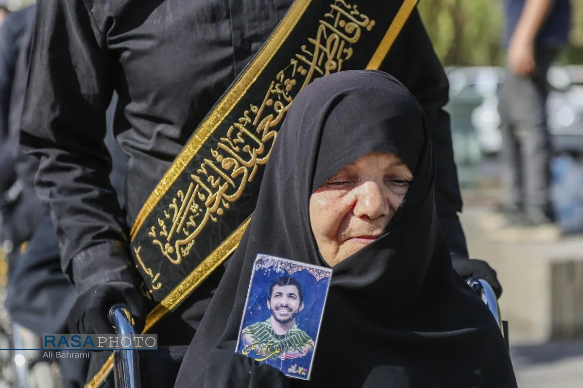 دسته عزای خادمان و زائران در سالروز رحلت حضرت معصومه (سلام&zwnj;الله&zwnj;علیها)