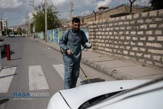 ضد عفونی خودرو&zwnj;ها توسط طلاب و دانشجویان در شیراز