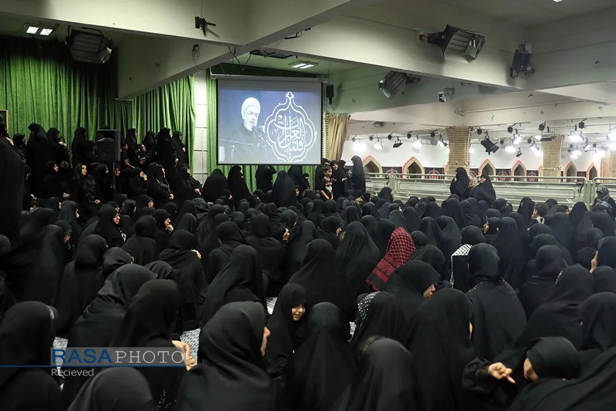 مراسم عزاداری شب عاشورای حسینی (علیه&zwnj;السلام) با حضور رهبر انقلاب