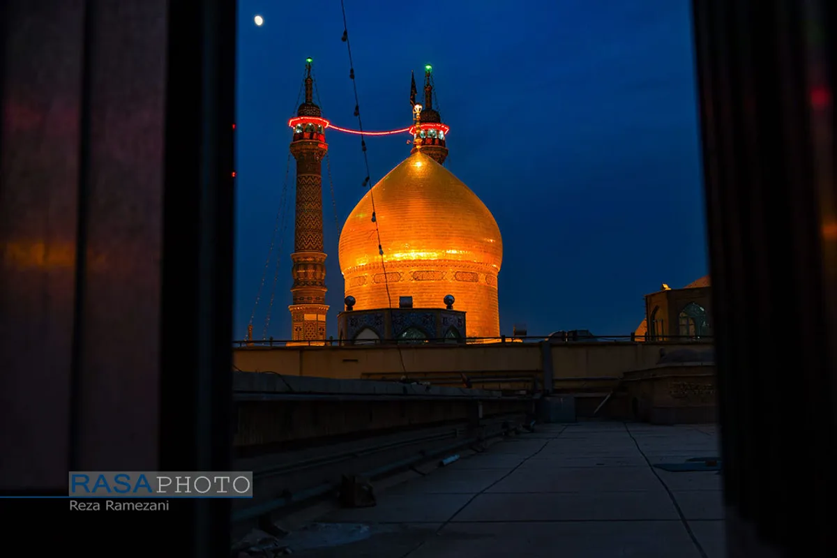 آیین تعویض پرچم حرم در شب وفات حضرت معصومه (سلام الله علیها)