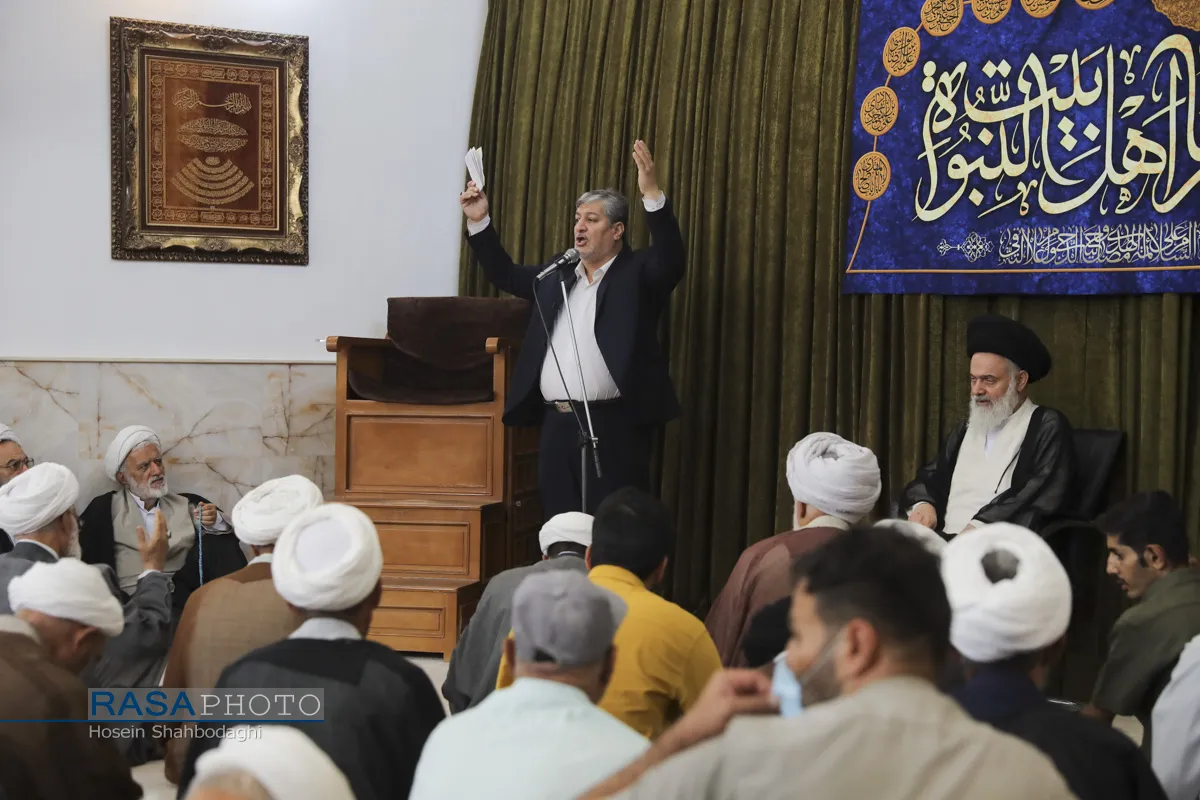 جشن میلاد پیامبر (ص) و عمامه گذاری طلاب در بیوت مراجع تقلید
