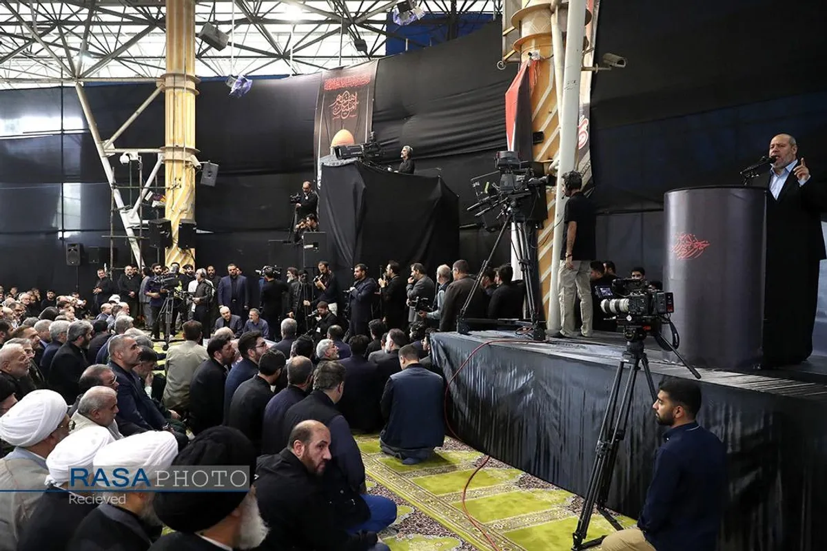 اقامه نماز توسط رهبر معظم انقلاب بر پیکر شهید اسماعیل هنیه