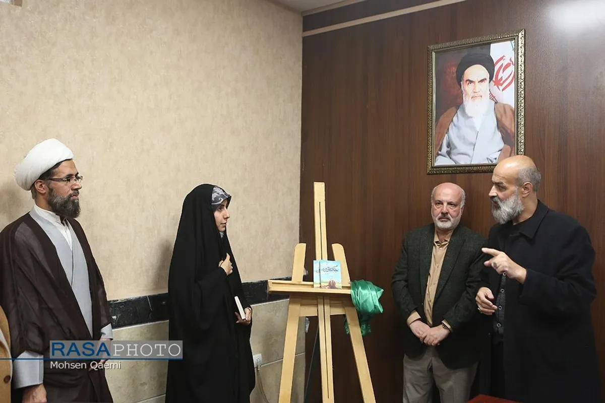 آئین رونمایی از کتاب خاک&zwnj;نشین در خبرگزاری رسا