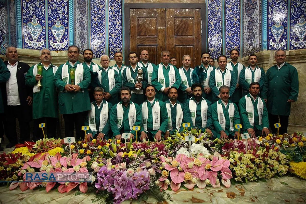 آیین گل آرایی ضریح مطهر کریمه اهل&zwnj;بیت(س) به مناسبت دهه کرامت