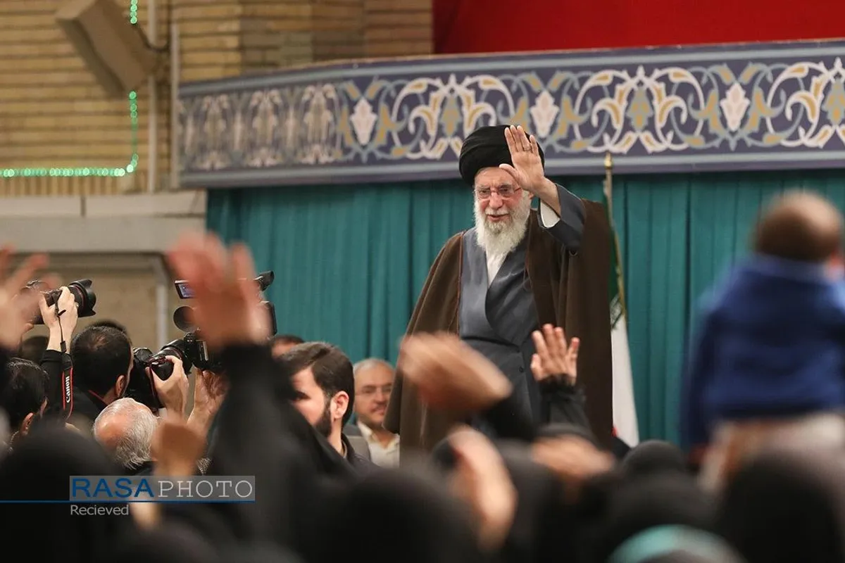 دیدار جمعی از رأی اولی&zwnj;ها و خانواده&zwnj;های شهدا با رهبر انقلاب