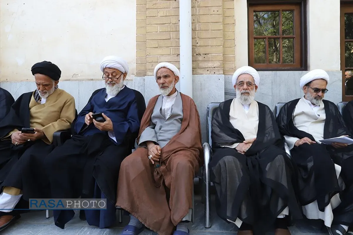 تجمع طلاب و فضلای حوزه در حمایت از عملیات مقتدرانه نیرو&zwnj;های مسلح -۱