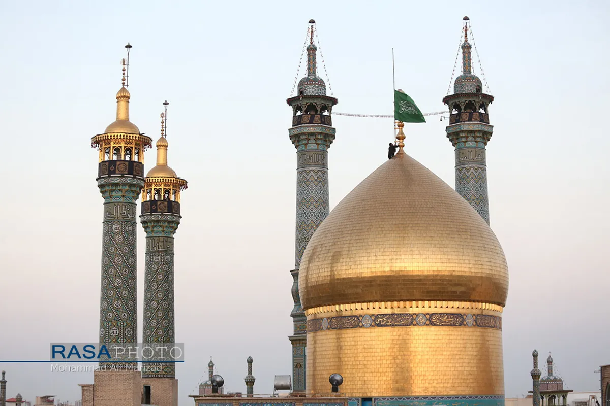 مراسم تعویض پرچم حرم حضرت معصومه (ع) در آغاز ماه محرم