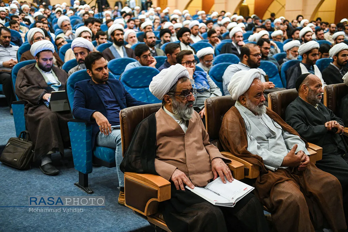 نشست جهاد تبیین با عنوان "امید به آینده انقلاب؛واقعی یا موهوم؟"
