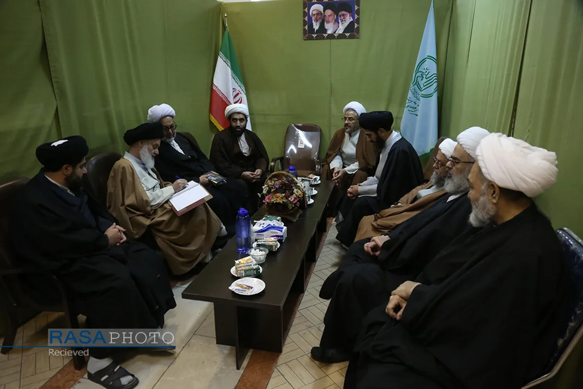 بازدید آیت الله حسینی بوشهری از اولین نمایشگاه تخصّصی "پژوهش&zwnj;های فقهی معاصر"
