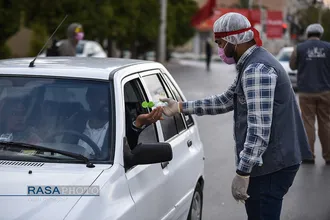 ضد عفونی خودرو&zwnj;ها توسط طلاب و دانشجویان در شیراز