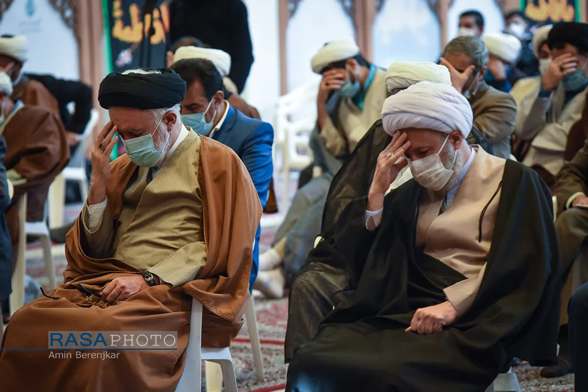 مراسم ارتحال آیت الله مصباح یزدی در حرم مطهر احمد بن موسی (ع) در شیراز&lrm;