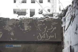 فعالیت جهادی طلاب در منازل آسیب&zwnj;دیده تهران در سومین جنگ تحمیلی