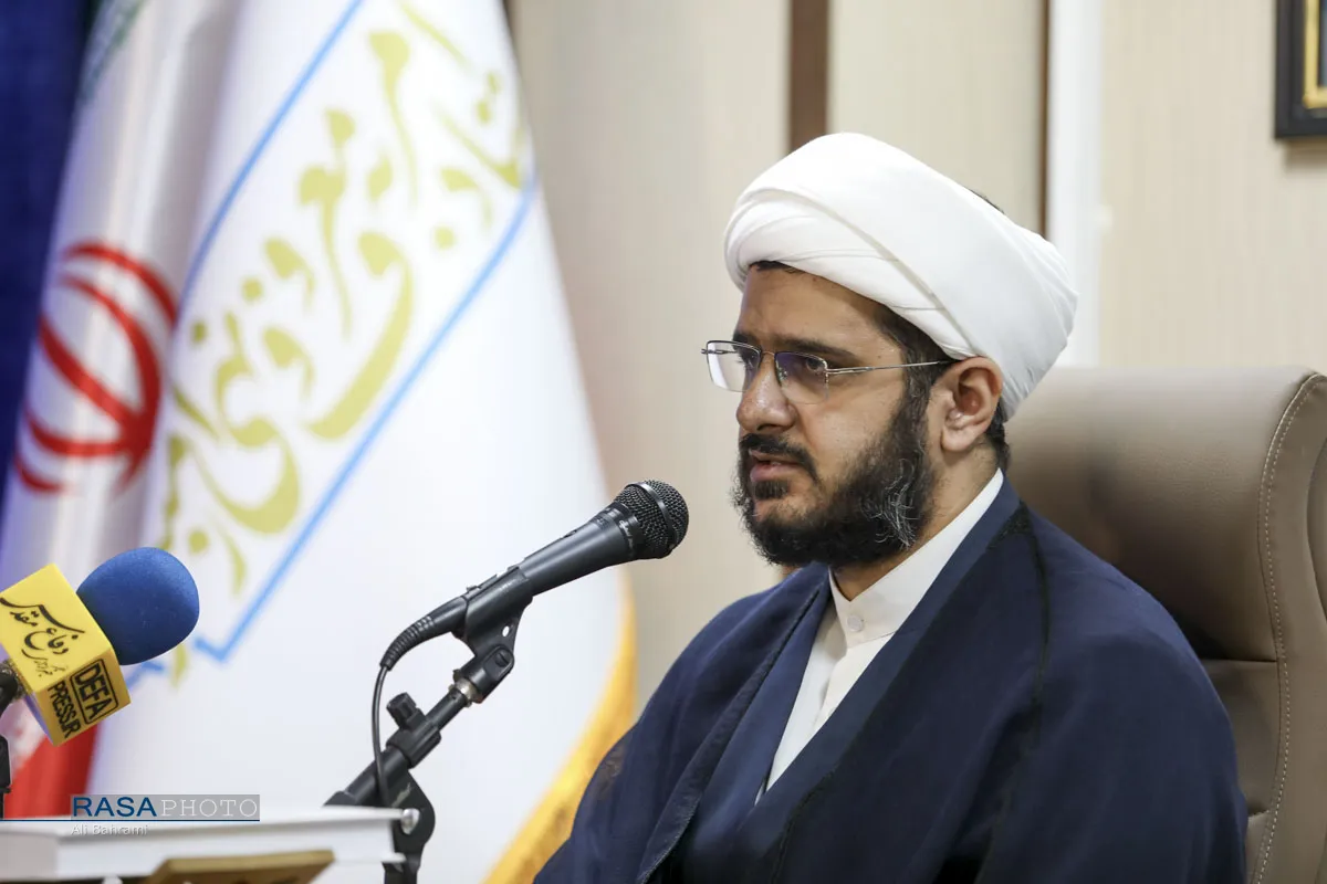 مراسم رونمایی از کتاب &laquo;امر به معروف و نهی از منکر&raquo; آیت&zwnj;الله حائری شیرازی
