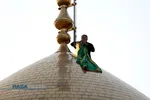 آیین تعویض پرچم گنبد مطهر حرم حضرت فاطمه معصومه (سلام&zwnj;الله&zwnj;علیها)