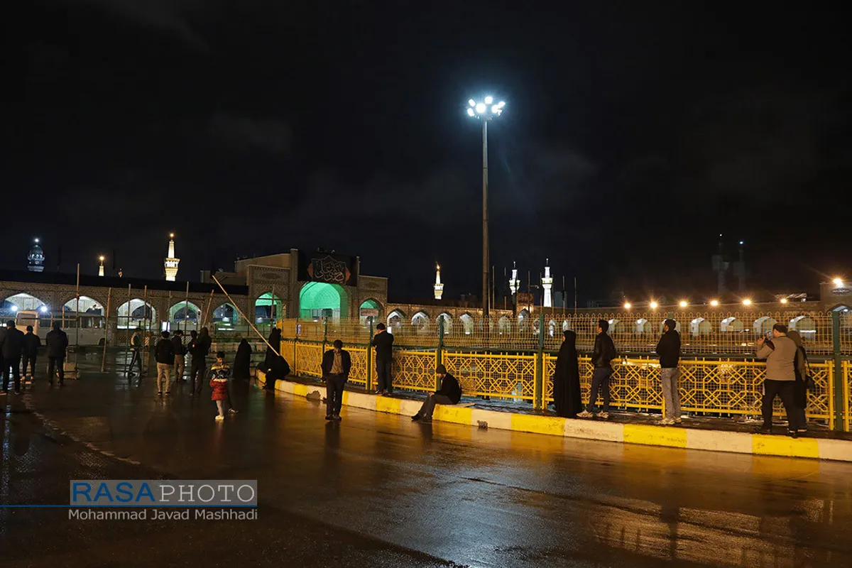 احیاء شب نوزدهم ماه مبارک رمضان پشت درهای بسته حرم امام رضا(ع)