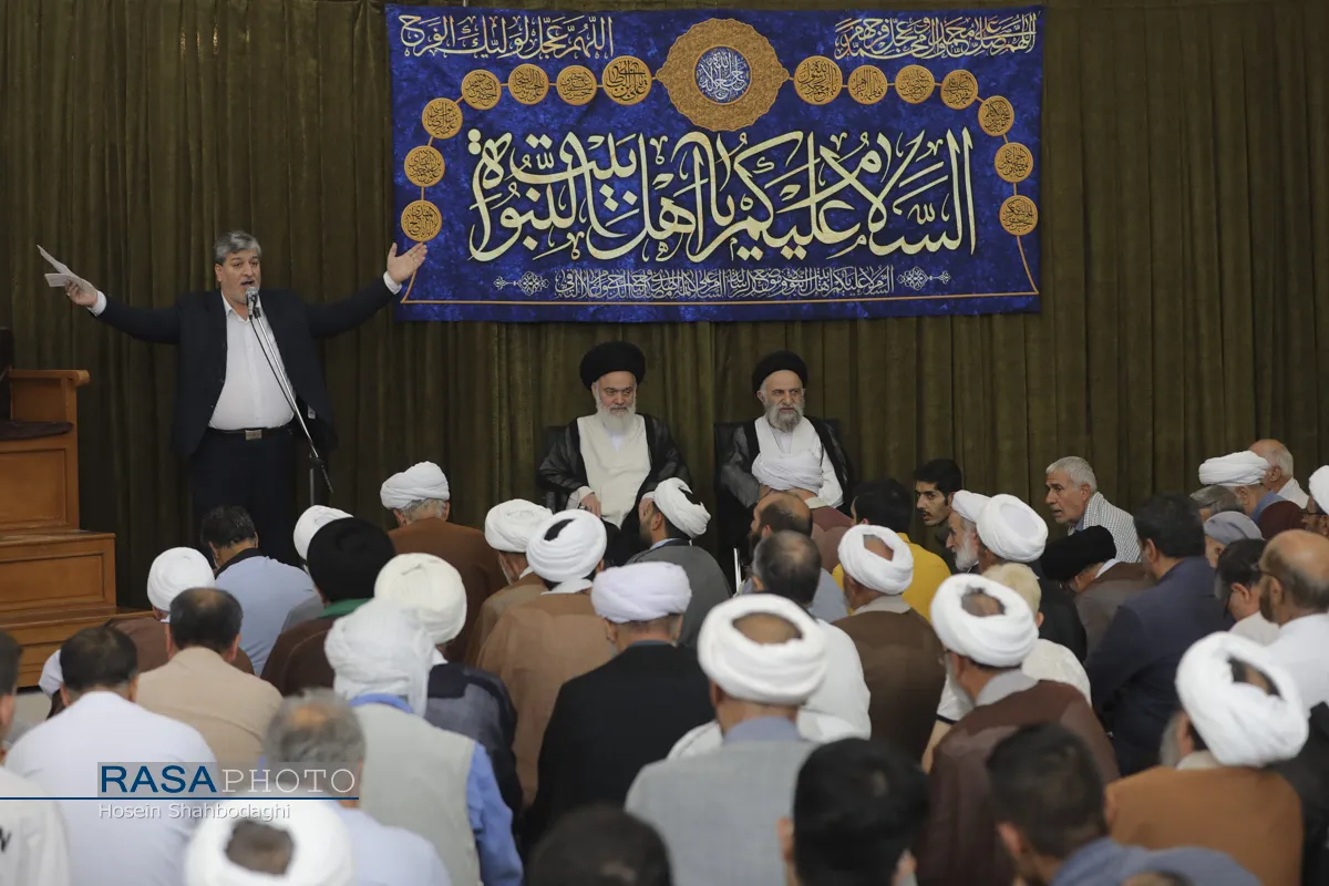جشن میلاد پیامبر (ص) و عمامه گذاری طلاب در بیوت مراجع تقلید
