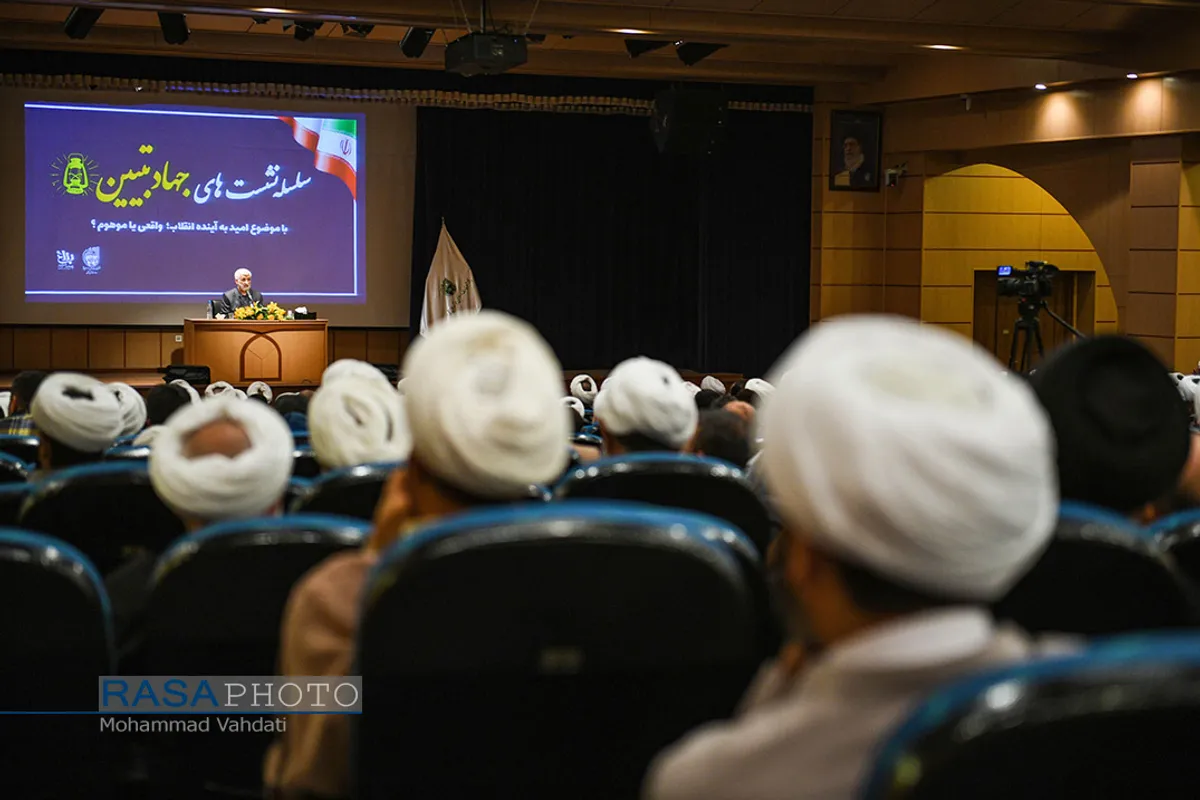 نشست جهاد تبیین با عنوان "امید به آینده انقلاب؛واقعی یا موهوم؟"