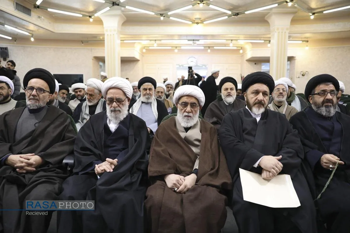 نشست دبیر شورای عالی حوزه&zwnj; با نمایندگان طلاب و فضلای حوزه علمیه قم