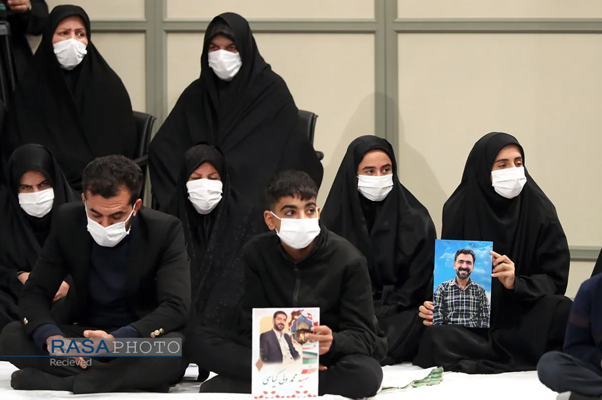 دیدار خانواده شهدای حادثه&zwnj; تروریستی شاهچراغ شیراز با رهبر معظم انقلاب