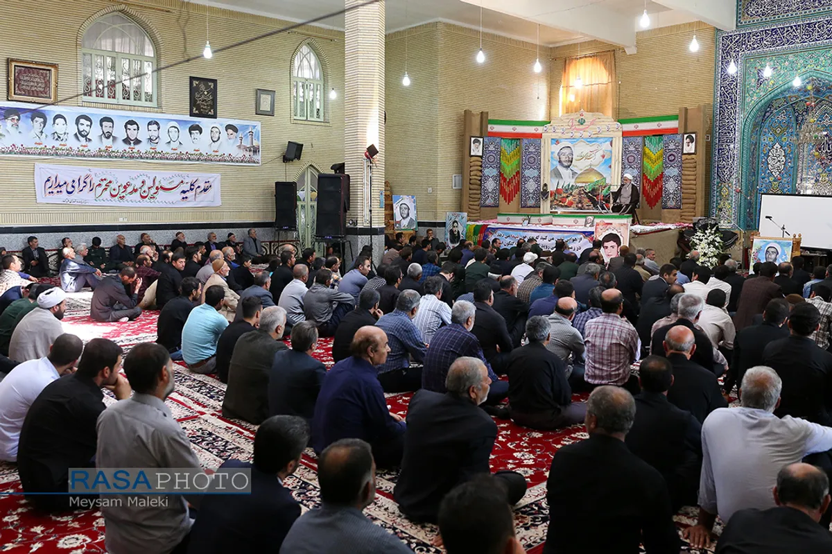 مراسم بزرگداشت روحانی شهید اکبر مهدی&zwnj;زاده در روستای طزرک&lrm; قزوین