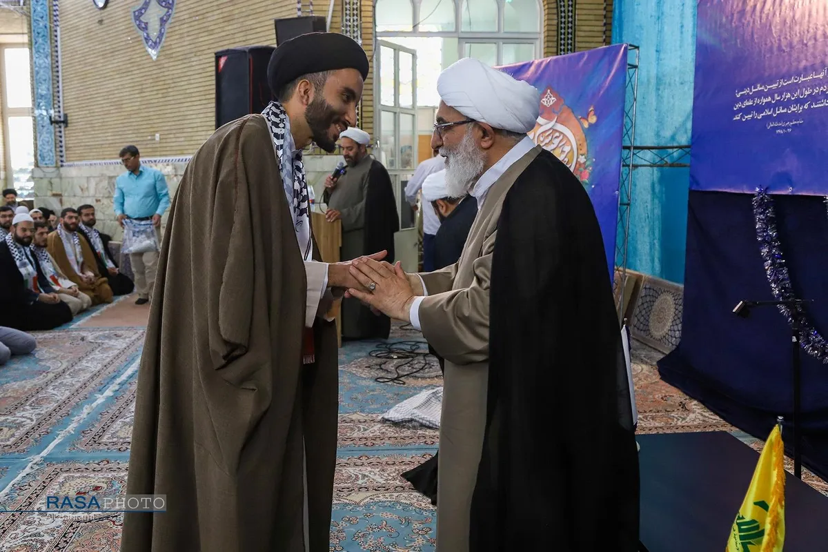 عمامه&zwnj;گذاری تعدادی از طلاب حوزه&zwnj;های علمیه در روز میلاد حضرت امام حسن عسکری (علیه&zwnj;السلام) توسط آیت الله شب&zwnj;زنده&zwnj;دار