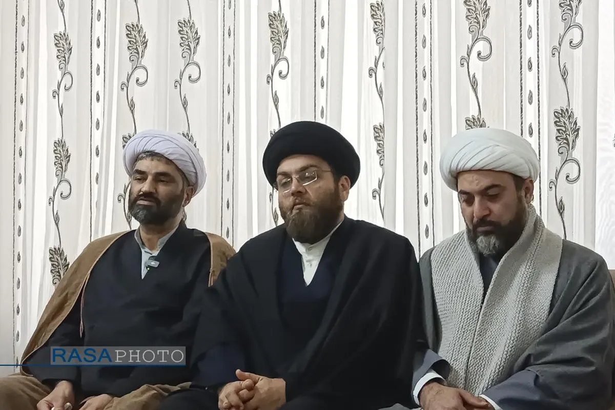 دیدار مدیرعامل و جمعی از مسئولان رسا با خانواده شهید احمدی&zwnj;تبار