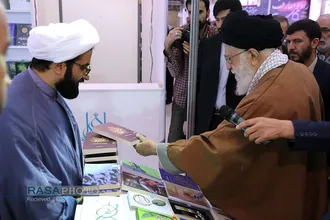 بازدید مقام معظم رهبری از سی و&zwnj;&zwnj; دومین نمایشگاه بین&zwnj;المللی کتاب تهران