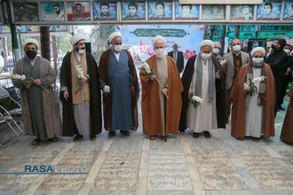 تجدید پیمان اعضای دفتر مقام معظم رهبری در قم با امام و شهدا