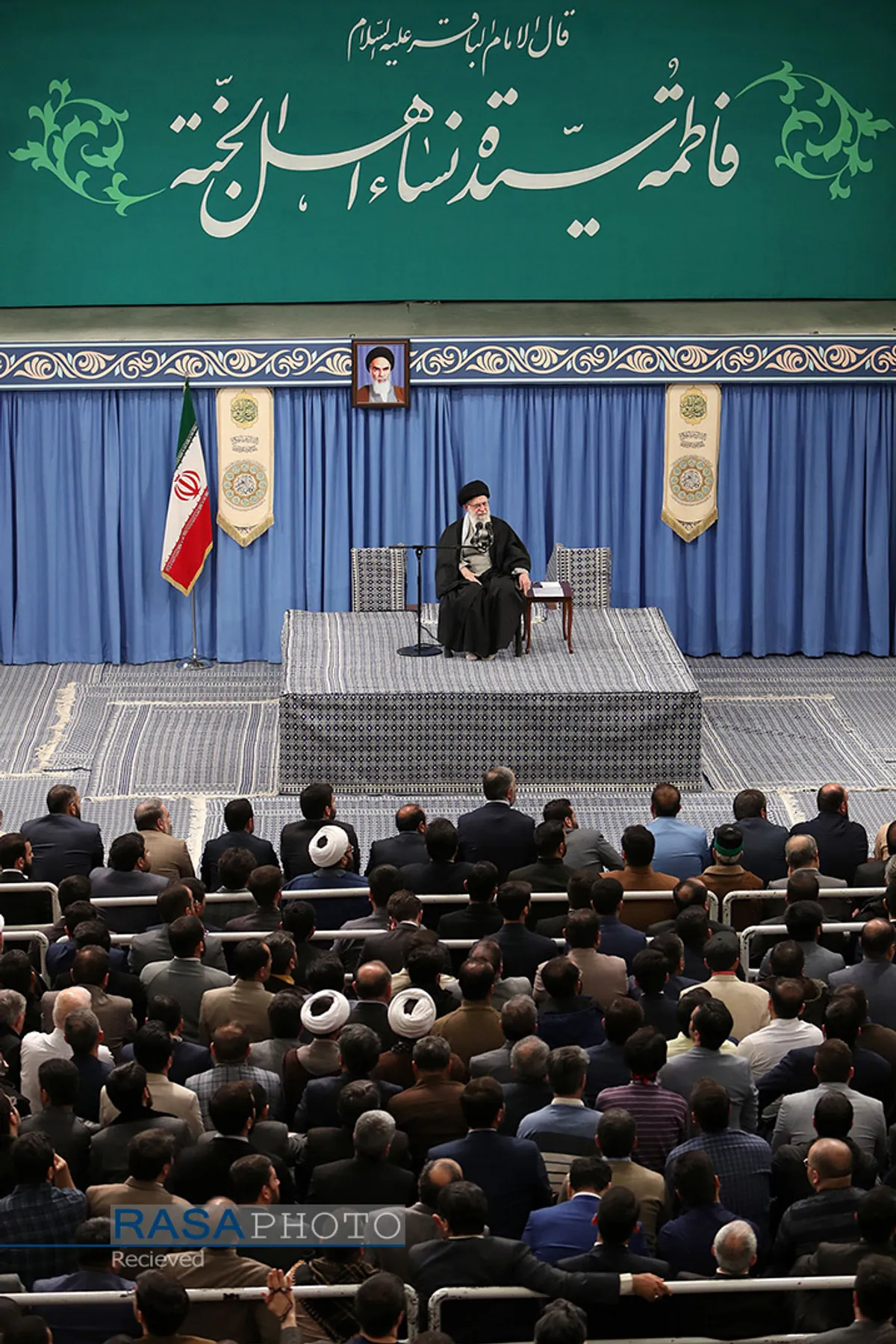 دیدار مداحان اهل&zwnj;بیت (علیهم&zwnj;السلام) با مقام معظم رهبری