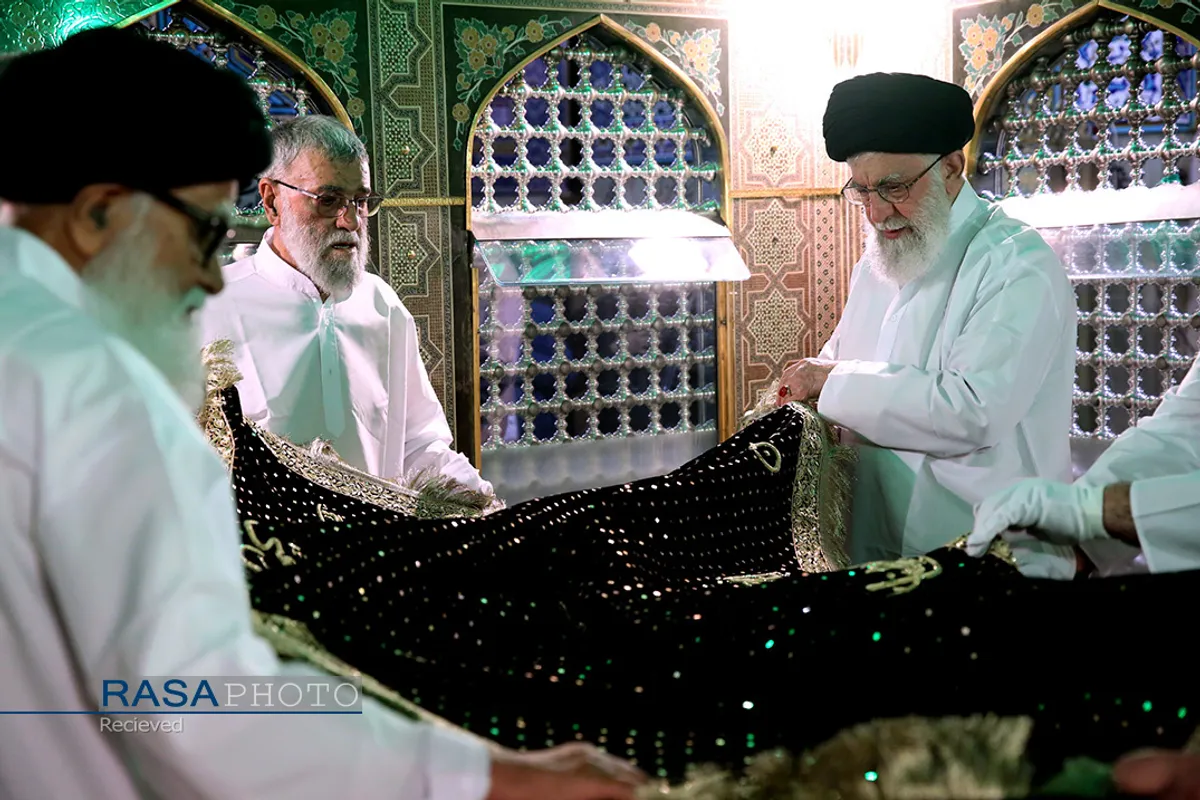 مراسم غبارروبی مضجع شریف حضرت ثامن&zwnj;الحجج حضرت امام رضا علیه&zwnj;السلام با حضور رهبر انقلاب