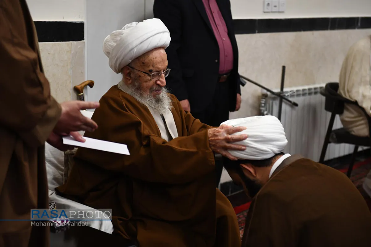 جشن عمامه&zwnj;گذاری طلاب در روز میلاد حضرت بقیة الله الاعظم (عج)