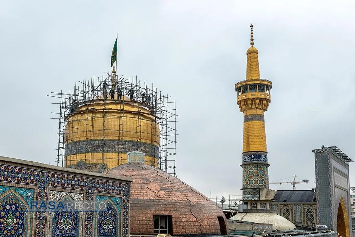 شستشوی گنبد منور رضوی در آستانه سال جدید