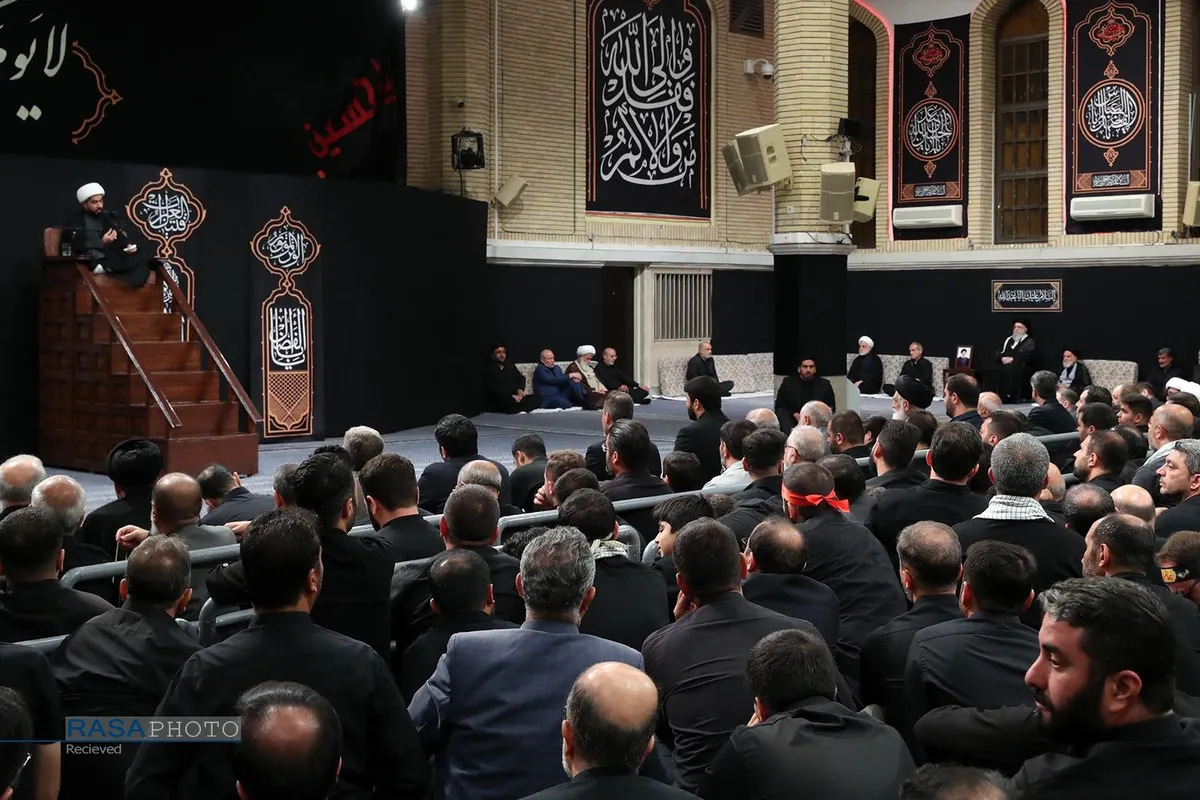اولین شب عزاداری حضرت اباعبدالله الحسین (علیه&zwnj;السلام) با حضور رهبر انقلاب