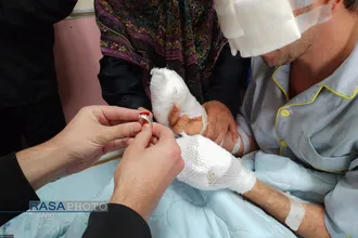 عیادت فرزندان رهبر انقلاب از مجروحان لبنانی و رزمندگان حزب&zwnj;الله