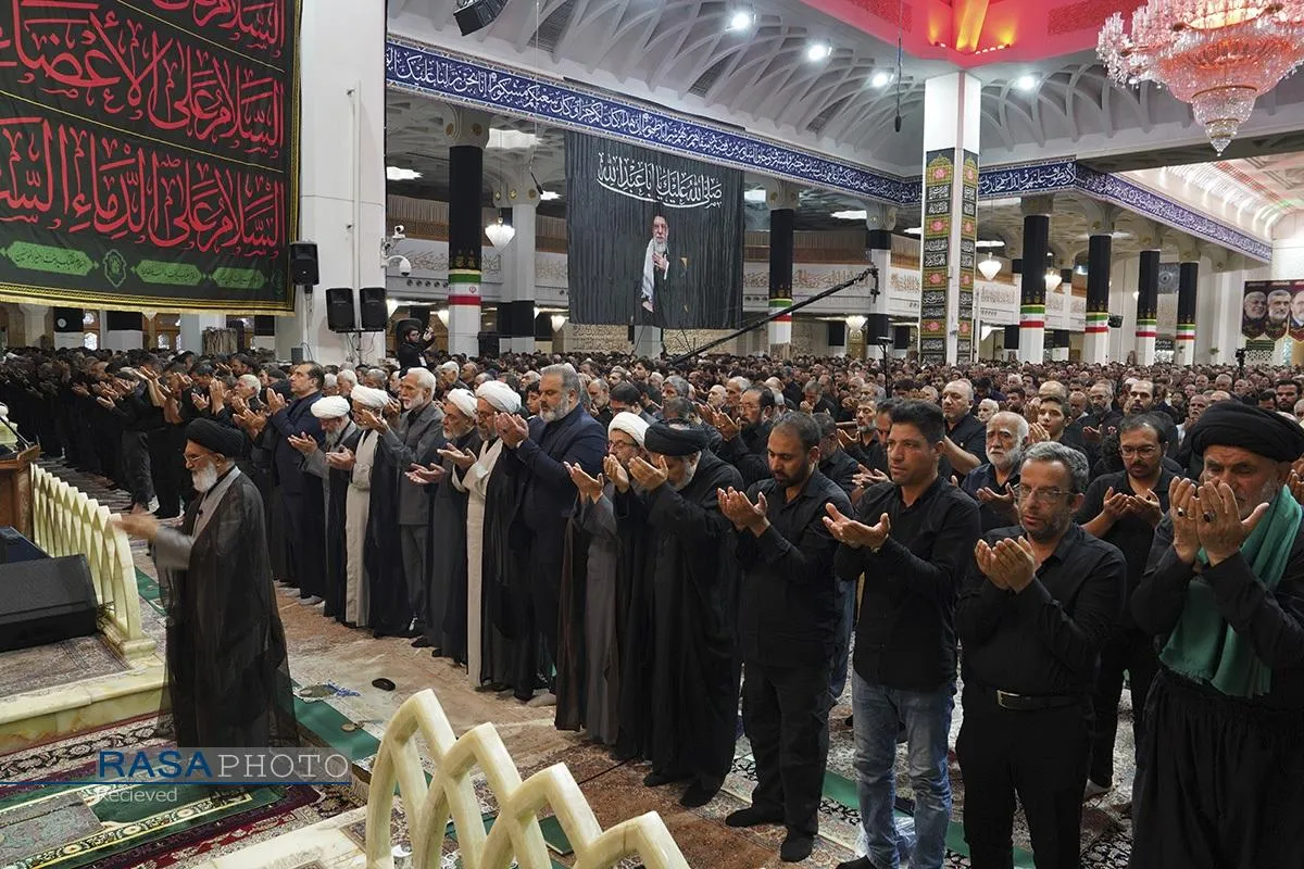 نماز جماعت و عزاداری ظهر عاشورای حسینی در قم