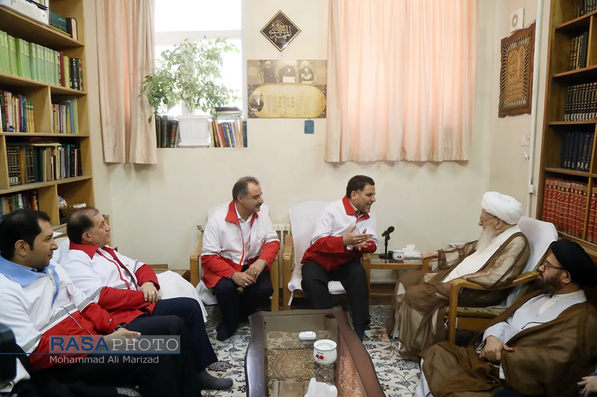 دیدار دکتر پیوندی رئیس جمعیت هلال احمر کشور با حضرت آیت الله صافی گلپایگانی