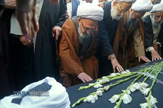 مراسم تشییع پیکر آیت الله مومن نماینده مردم استان قم در مجلس خبرگان رهبری