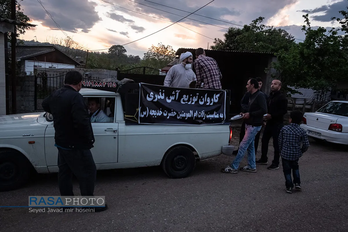 توزیع ۲۰۰۰ پرس آش نذری به مناسبت سالروز وفات حضرت ام المومنین خدیجه کبری (سلام الله علیها) توسط طلاب و خیرین در مناطق محروم تالش