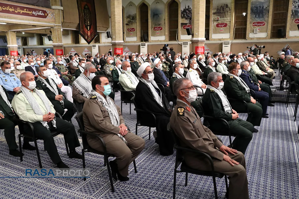 دیدار جمعی از پیشکسوتان و فرماندهان دفاع مقدس با فرمانده کل قوا