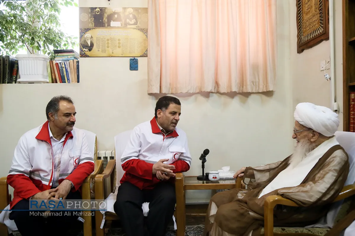 دیدار دکتر پیوندی رئیس جمعیت هلال احمر کشور با حضرت آیت الله صافی گلپایگانی