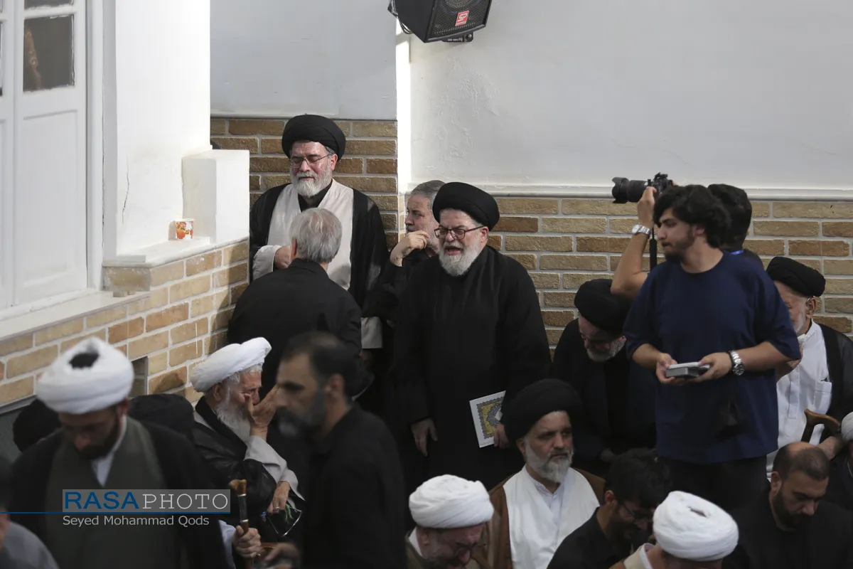 مراسم وداع با پیکر مرحوم حضرت آیت الله شبیری زنجانی