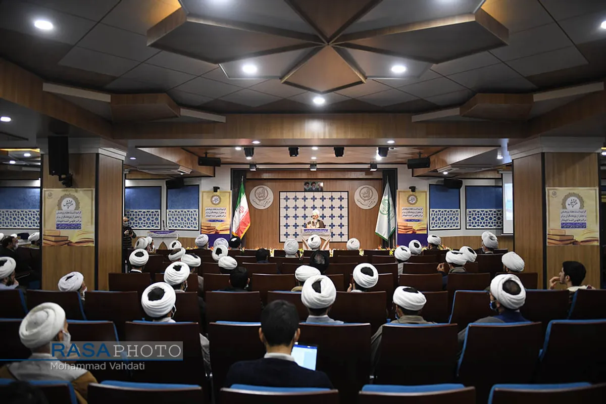 مراسم گرامیداشت هفته پژوهش و تجلیل از پژوهشگران برتر مرکز فقهی ائمه اطهار (ع)