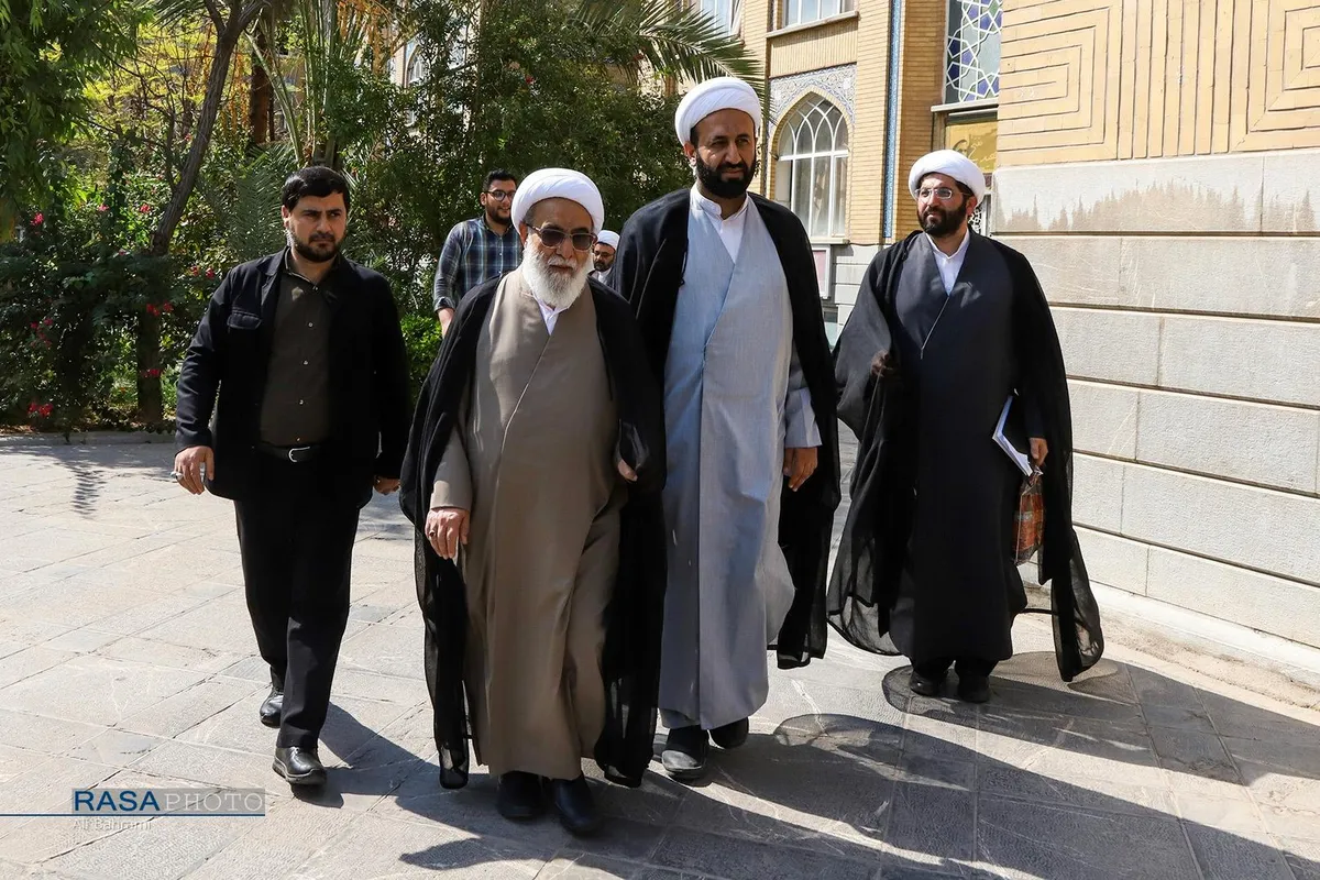 عمامه&zwnj;گذاری تعدادی از طلاب حوزه&zwnj;های علمیه در روز میلاد حضرت امام حسن عسکری (علیه&zwnj;السلام) توسط آیت الله شب&zwnj;زنده&zwnj;دار