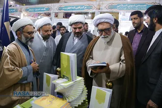 بازدید حجت الاسلام والمسلمین مروی از &laquo;هفتمین نمایشگاه تخصصی کتب حوزوی و معارف اسلامی&raquo;