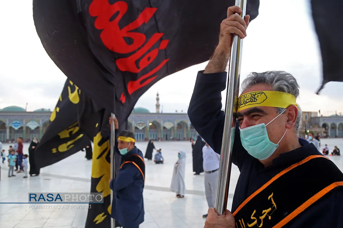 تعویض پرچم مسجد مقدس جمکران در آستانه ماه محرم