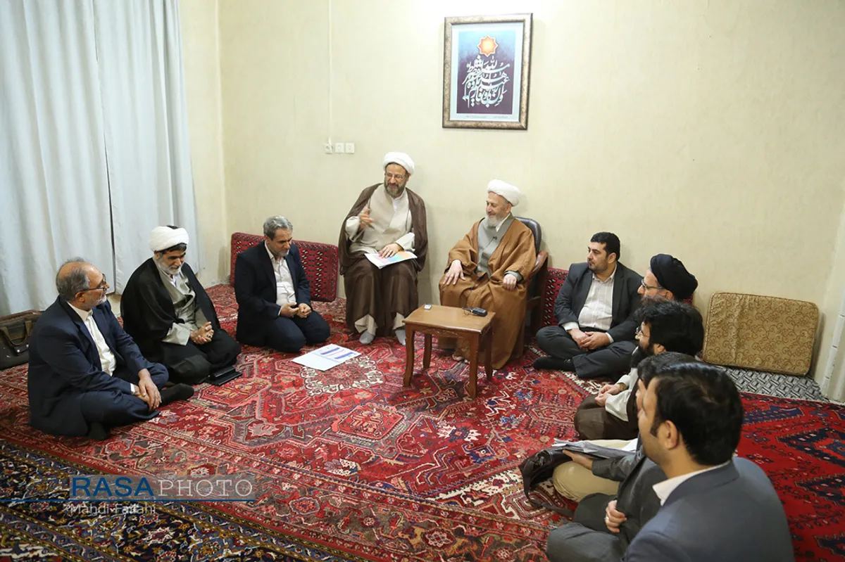 دیدار حجت الاسلام والمسلمین واعظی و دست اندرکاران همایش "نظریه علم اسلامی و کاربست آن در نظام آموزش و پرورش" با حضرت آیت الله سبحانی&lrm;