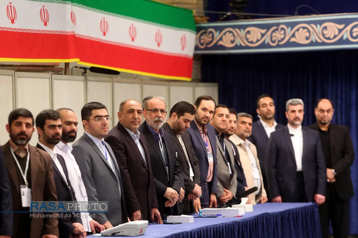 حضور مقام معظم رهبری در پای صندوق رای