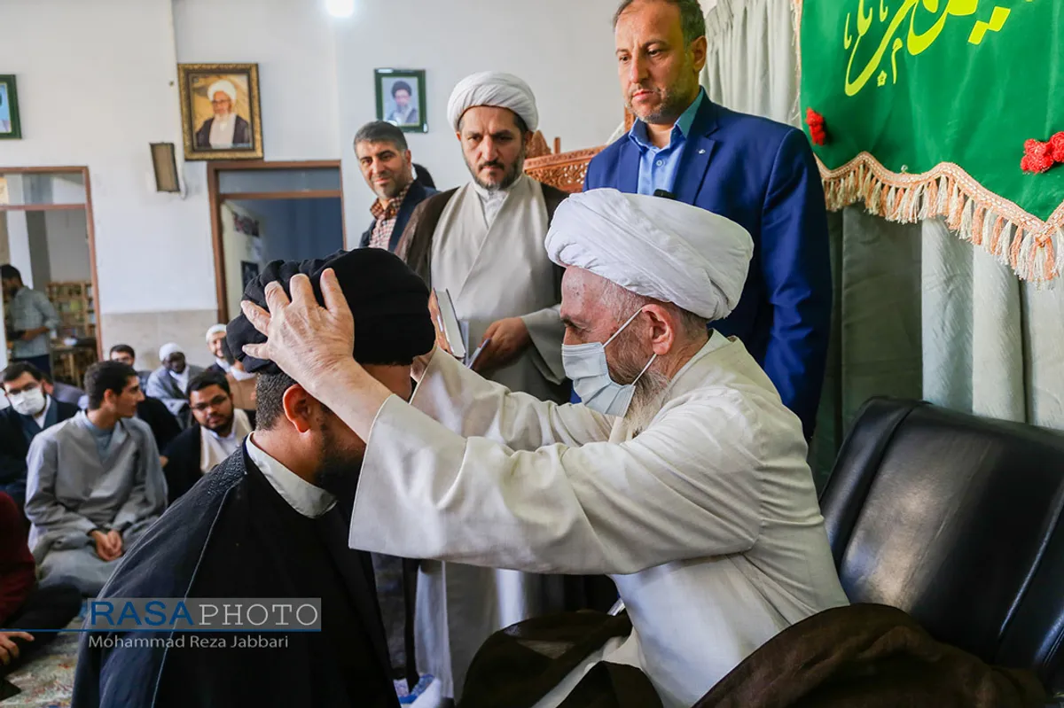 جشن عمامه&zwnj;گذاری طلاب توسط حضرت آیت الله سبحانی