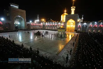 مراسم خطبه خوانی شب عاشورا در حرم مطهر رضوی&lrm;